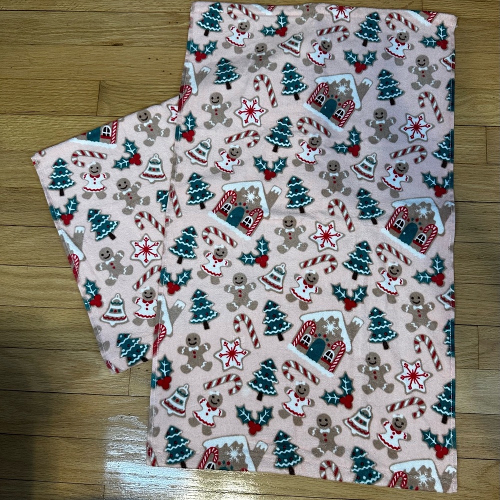 CASABA Festive Gingerbread Print Towels